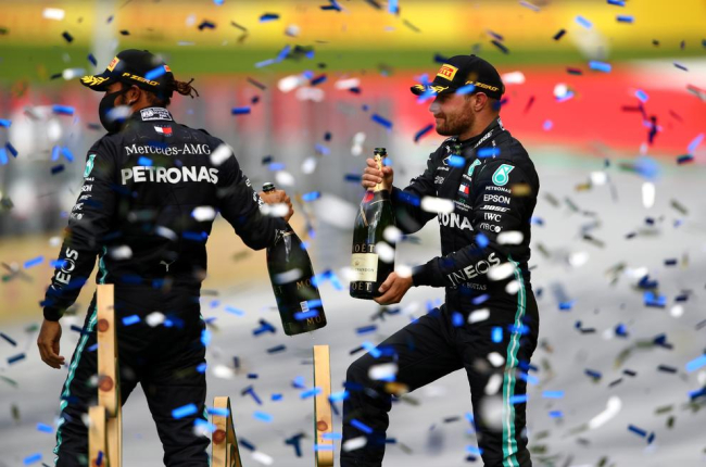 Hamilton i Bottas celebren el doblet de Mercedes, que també domina la general del Mundial.