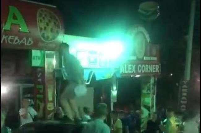 Los turistas generaron altercados en una zona de ocio de Magaluf.