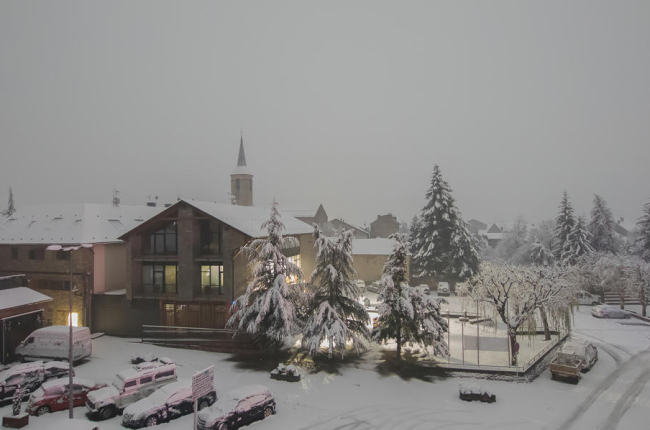 Imagen de ayer de Esterri d’Àneu tras las nevadas de la noche del jueves al viernes. 