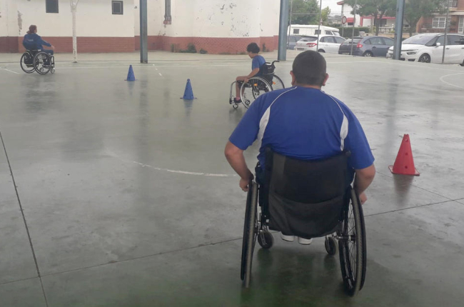 Una gincana de la Paeria sensibiliza sobre las discapacidades