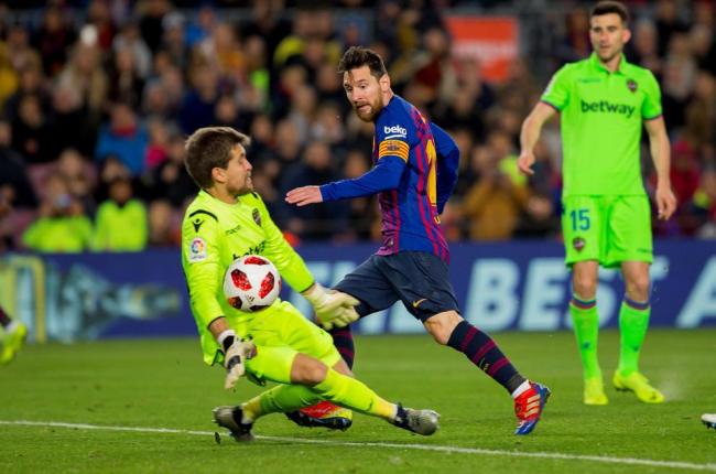 Leo Messi, que ayer jugó de falso ‘9’, no faltó a su cita con el gol.