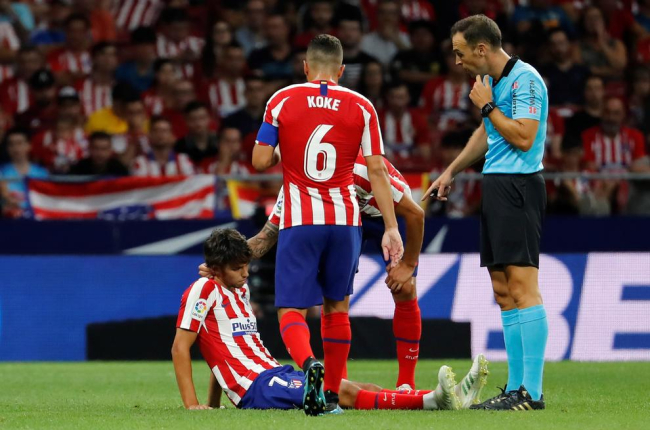 El jugador portuguès de l’At. Madrid, Joao Félix, es va retirar lesionat.