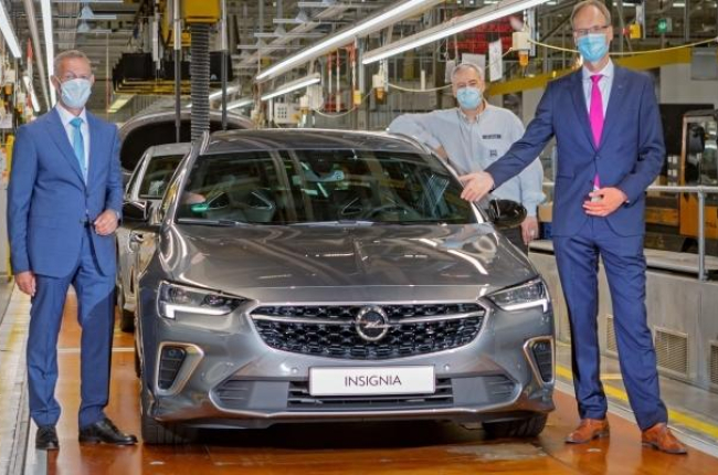 El nou Opel Insignia s'ofereix amb dos versions amb carrosseria berlina Grand Sport o familiar Sports.