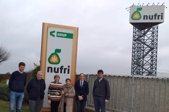 Imagen de la visita a las instalaciones de Nufri en Mollerussa.