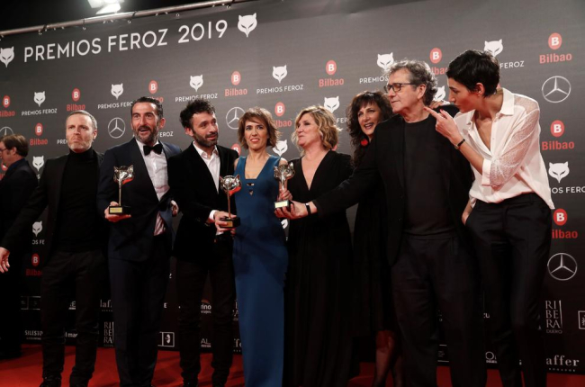 El equipo de “El reino” recibe el premio a la mejor película dramática de los Premios Feroz.