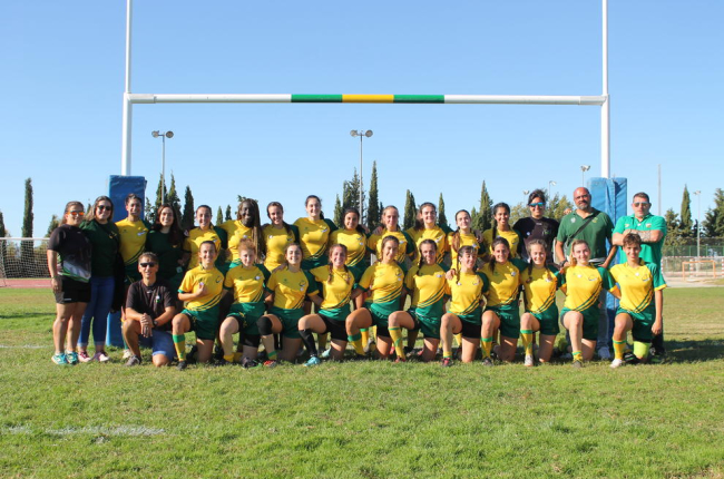 La plantilla d’aquesta temporada de l’equip femení de l’Inef Lleida Rugby, que aquest cop compta amb prou jugadores per competir sense necessitar fusions amb altres clubs.