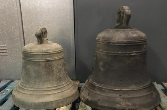 Las dos campanas de Camp-real que se han recuperado. 