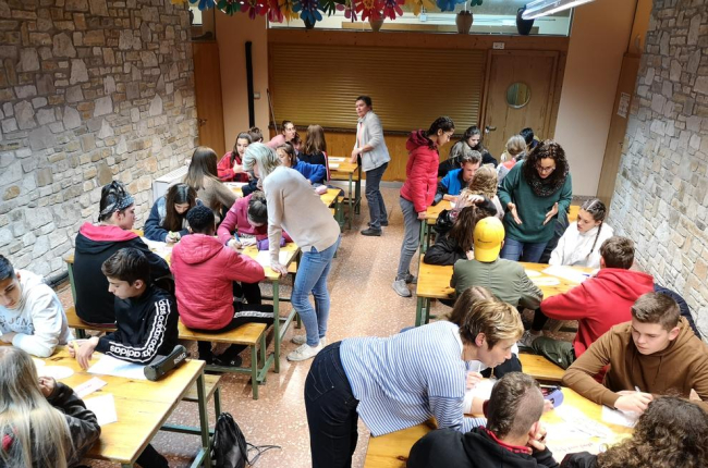 Grupos de trabajo del programa ‘S.O.S. project’ del Erasmus +, en el centro Les Obagues de Juneda.