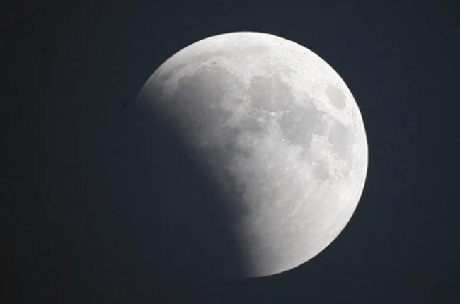 Imatge de la primera fase de l’eclipsi, captada pel PAM i la Universitat de Barcelona.