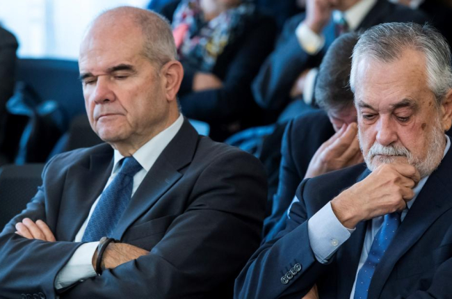 Los expresidentes andaluces Manuel Chaves y José Antonio Griñán, durante el juicio.