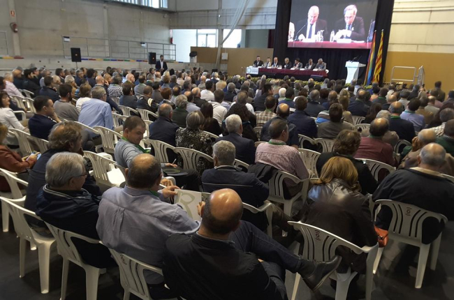 Un momento de la asamblea de la FCAC, presidida por Ramon Sarroca y clausurada por Quim Torra.