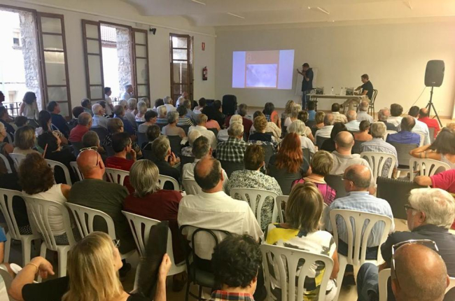 Decenas de vecinos de Isona asistieron ayer a la presentación del libro sobre Josep Durany.