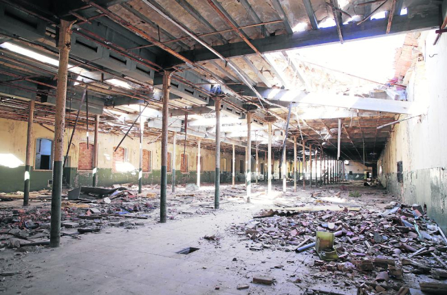 Imagen de archivo del interior de la nave central de la fábrica clausurada.