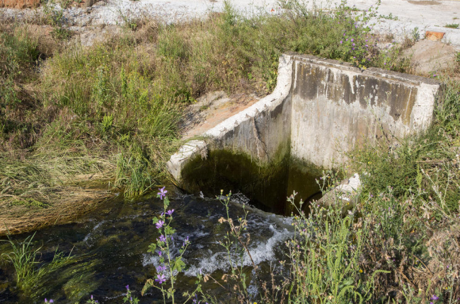 Imatge de la construcció que provoca les inundacions.