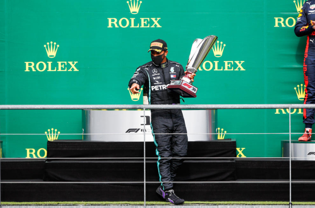 Lewis Hamilton celebra un nuevo triunfo en el Mundial, el quinto en siete carreras.