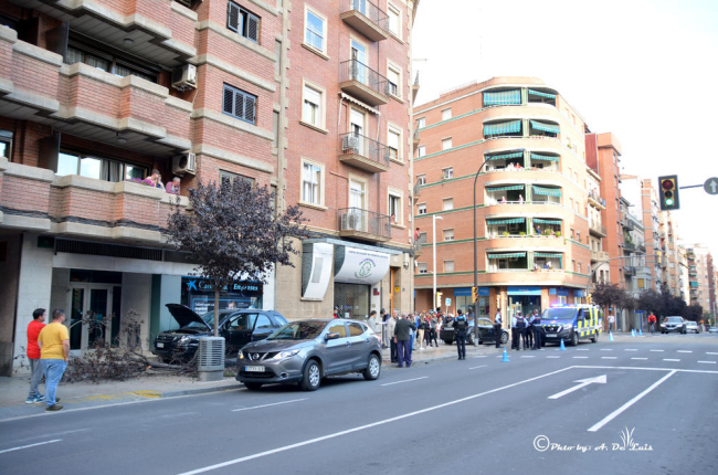 Vista de uno de los coches accidentados en Príncep de Viana.