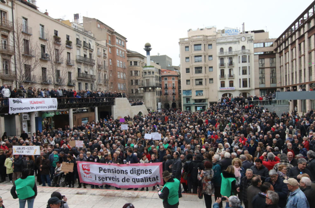 Imatge d’una de les grans manifestacions de pensionistes a la capital del Segrià.