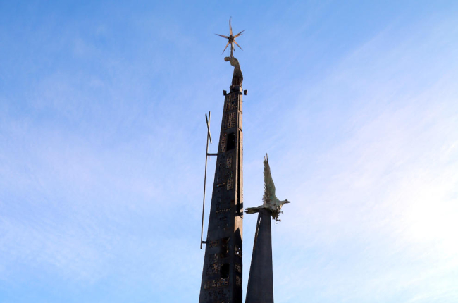 Imatge del monument franquista instal·lat a Tortosa.