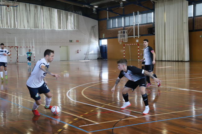 Una acció del partit d’ahir entre el Lamsauto Futsal Lleida i el Barceloneta.