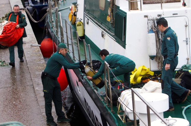Extraen fardos de droga de un narcosubmarino hundido en Pontevedra