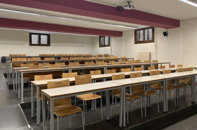Una aula de la UdL buida.