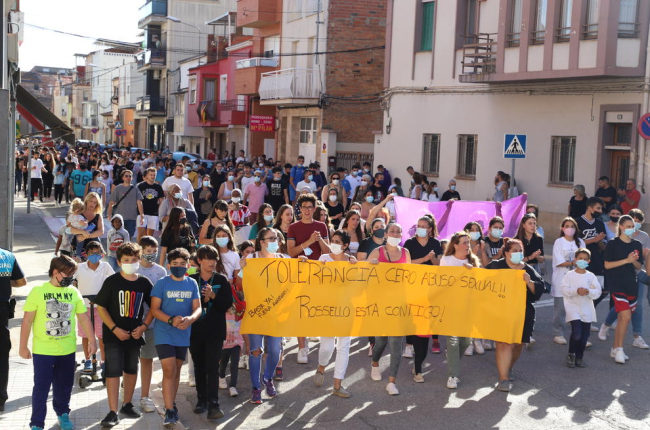 Vecinos de Rosselló se manifestaron el lunes en apoyo a la menor.  Hoy habrá concentración en Lleida.