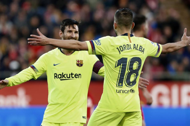 Messi celebra con Jordi Alba el gol que le marcó al Girona.