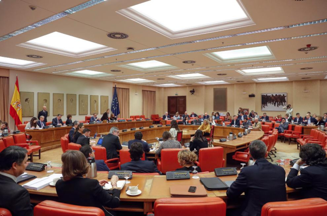 Reunión de la diputación permanente del Congreso de los Diputados, ayer, en Madrid.