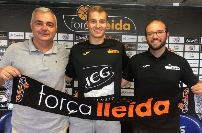 Steve Santa Ana fue presentado ayer como nuevo jugador del ICG Força Lleida.