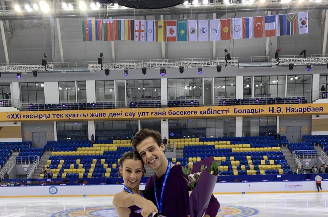 Laura Barquero y Tòn Cónsul, con las medallas logradas en Almaty.