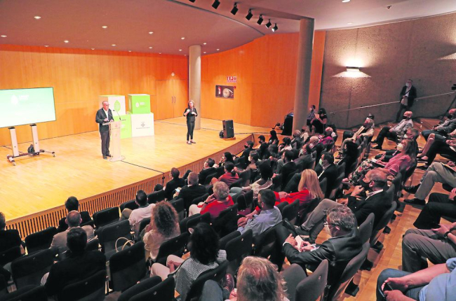 L’alcalde, Miquel Pueyo, ahir a la tarda durant la seua conferència celebrada en una de les sales de l’Auditori Enric Granados.