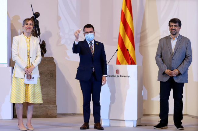 Plano abierto de la presentación de las conclusiones del Grupo de Trabajo Cataluña 2022 con el presidente
