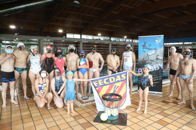 Los participantes de la jornada de ayer de rugby subacuático.
