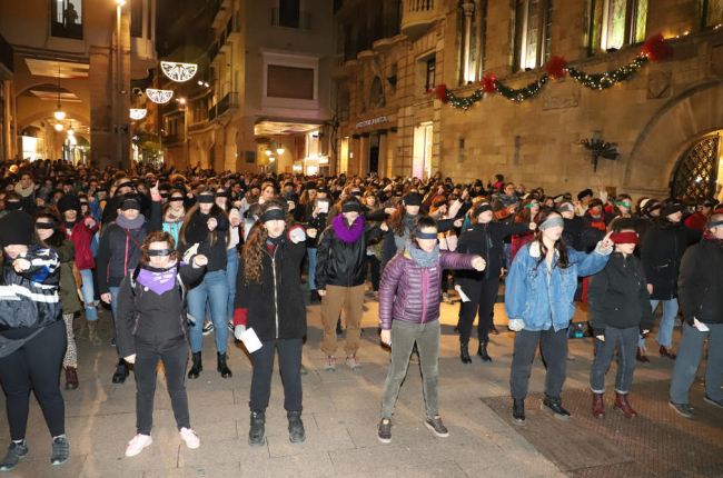 Imagen de archivo de una movilización contra la violencia sexual en la plaza Paeria de Lleida.