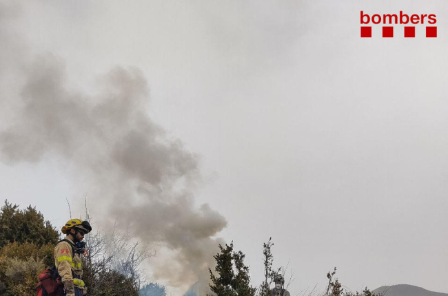 Bomberos hicieron ayer una quema en Sarroca de Bellera.