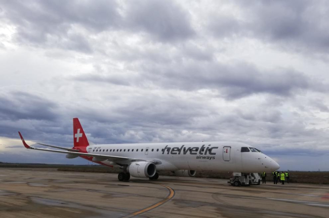 Un avión de una aerolínea suiza estaciona en Alguaire, y ya son catorce