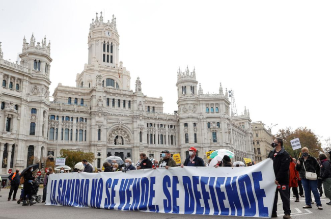 Manifestació en defensa de la sanitat pública, ahir, al centre de Madrid.