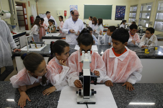 Un centenar de alumnos de Primaria, ‘investigadores’ por un día en Agrónomos