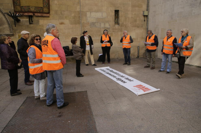 Concentració de la Marea Pensionista de Lleida ahir.