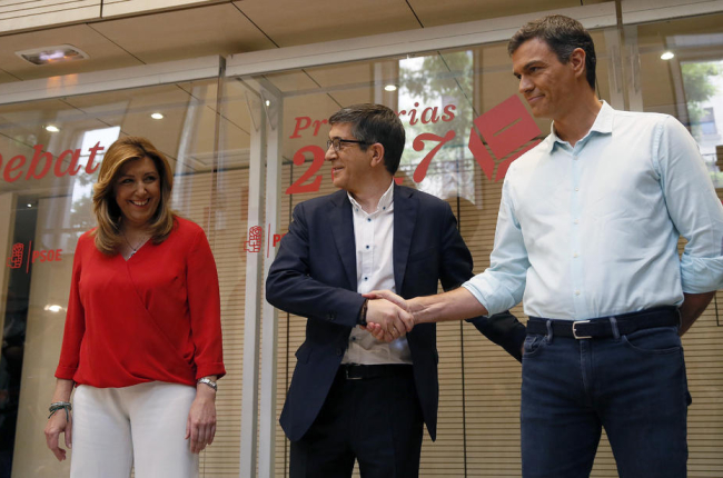 Els candidats a la secretaria general del PSOE, Susana Díaz, Patxi López i Pedro Sánchez, poc abans del debat a Ferraz.