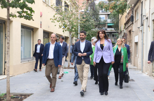 La presidenta de Junts, Laura Borràs, i el secretari general, Jordi Turull, dijous passat arribant a la seu del partit acompanyant el vicepresident destituït, Jordi Puigneró, i la resta de consellers de Junts.