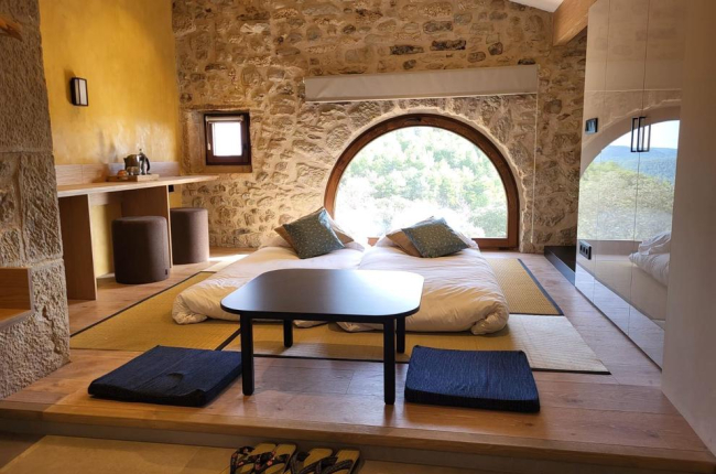 Obre al Solsonès el primer hotel japonès de Catalunya: tatamis, quimonos i meditació
