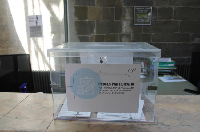 Una de las urnas desplegadas para la votación en Cervera.