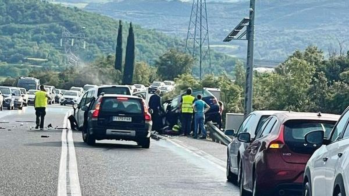 Dos vehicles van xocar frontalment al quilòmetre 120 de la carretera C-14 a Ponts.