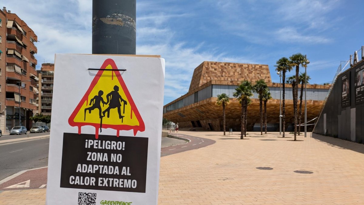 El cartell de la campanya de Greenpeace, a Lleida