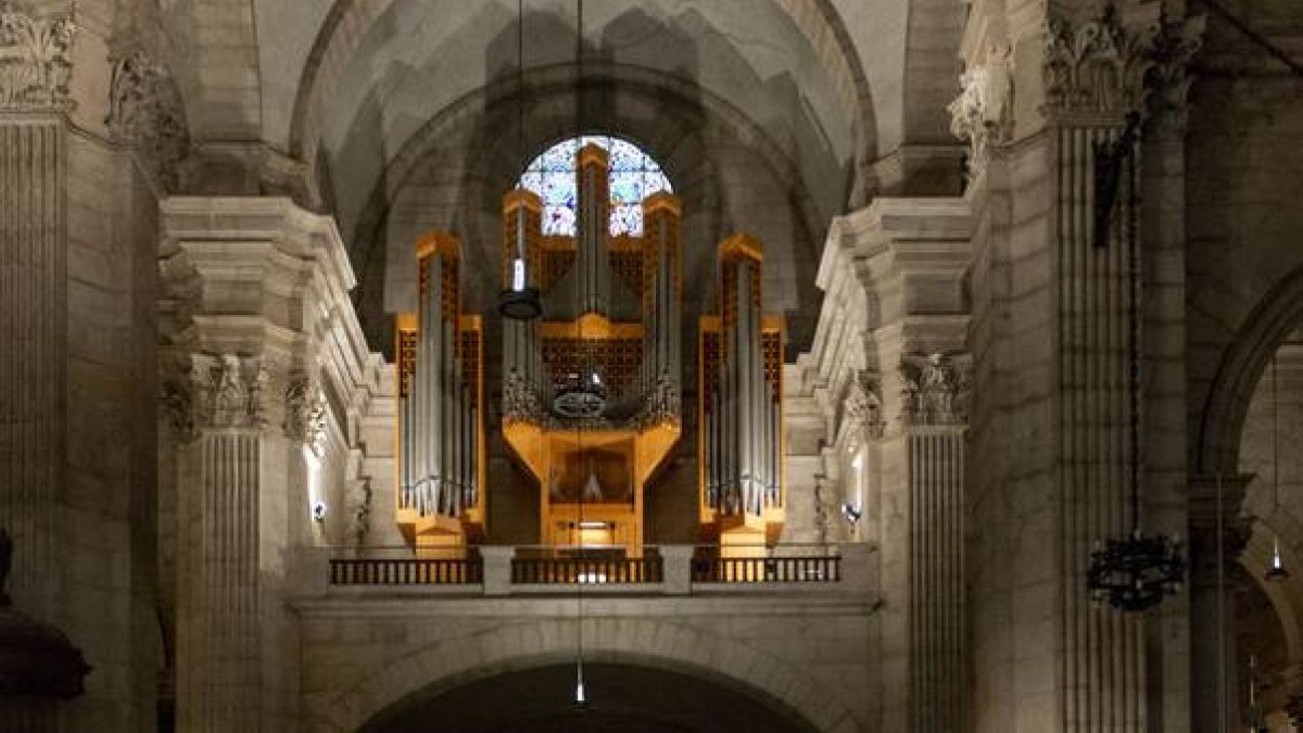 El nou orgue de la Catedral de Lleida, ja instal·lat i afinat, s’estrenarà per Sant Miquel. - IOLANDA SEBÉ