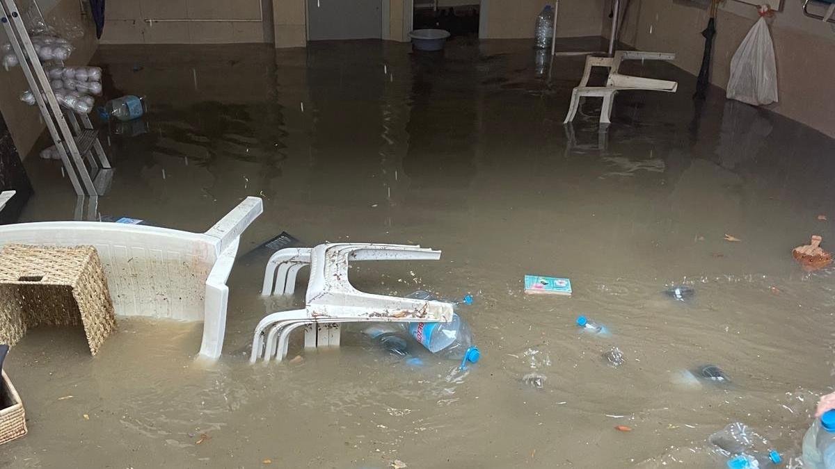 L’aigua va provocar destrosses als habitatges.