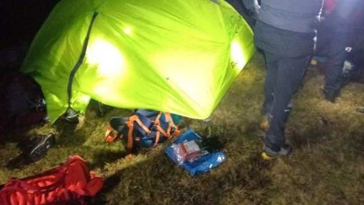 Els excursionistes han passat la nit en un punt calent habilitat pels GRAE.