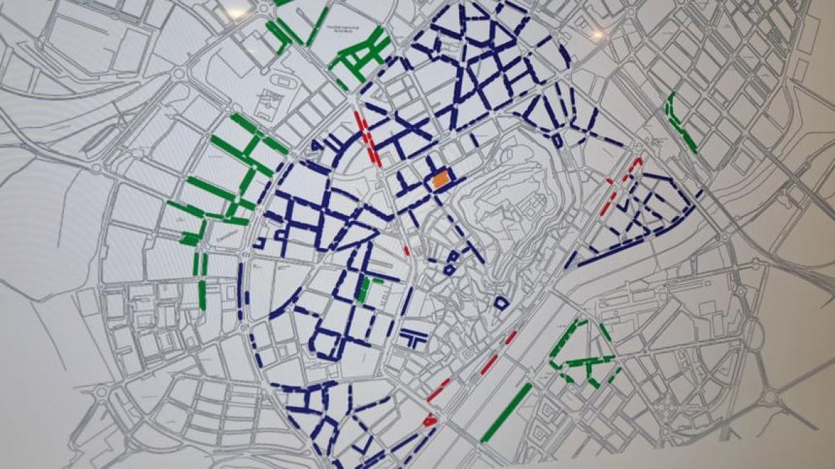 La Paeria doblarà les places de zona blava de baixa rotació, fins a 1.265 - S. COSTA D.