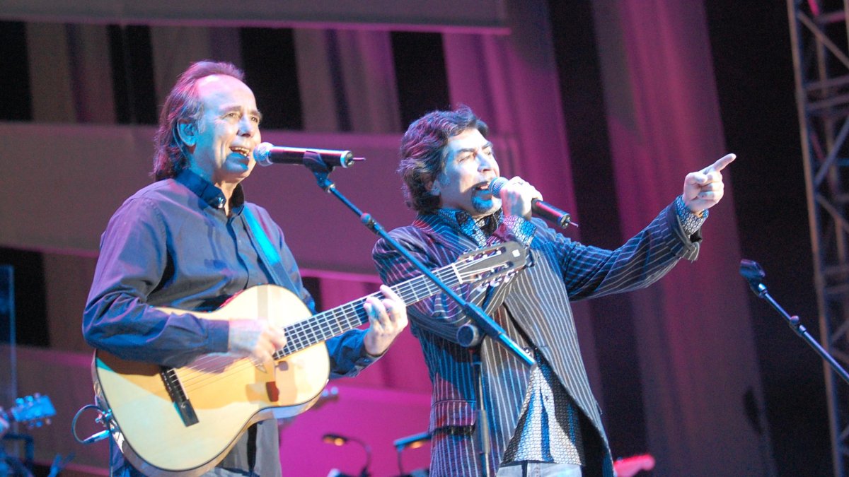 Serrat y Sabina en concierto en el Turó de Gardeny de Lleida, en 2007.